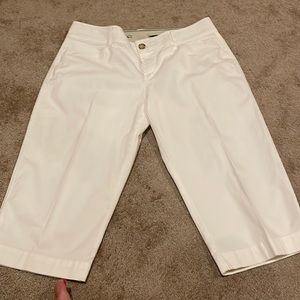 Very stylish capris!